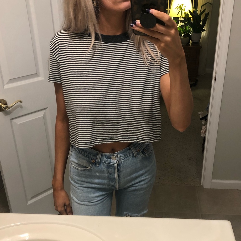 Alternative Slightly cropped striped tee